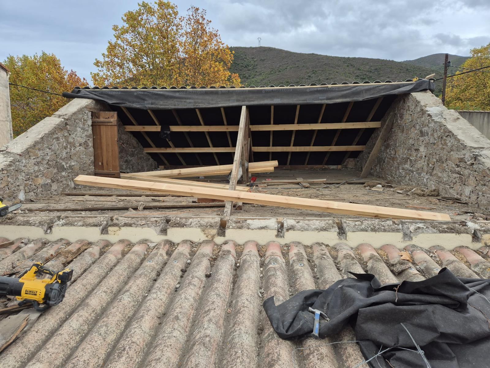 Nouvelle charpente en bois posée